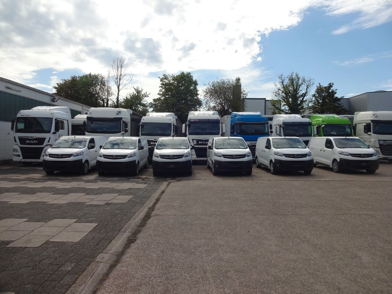 Opel 50 x Vivaro Kasten L1H1, Klima, PDC, Tempomat - Furgão compacto: foto 1 Opel 50 x Vivaro Kasten L1H1, Klima, PDC, Tempomat - Furgão compacto: foto 1