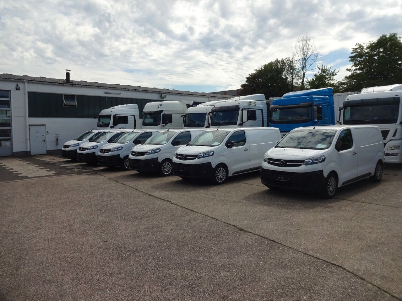 Opel 50 x Vivaro Kasten L1H1, Klima, PDC, Tempomat - Furgão compacto: foto 2 Opel 50 x Vivaro Kasten L1H1, Klima, PDC, Tempomat - Furgão compacto: foto 2