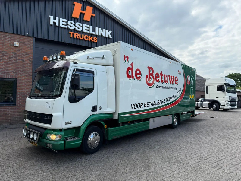 DAF LF 45.220 Laadklep/LBW Zijdeur Slaapcabine AHK NL truck - Caminhão furgão: foto 1 DAF LF 45.220 Laadklep/LBW Zijdeur Slaapcabine AHK NL truck - Caminhão furgão: foto 1