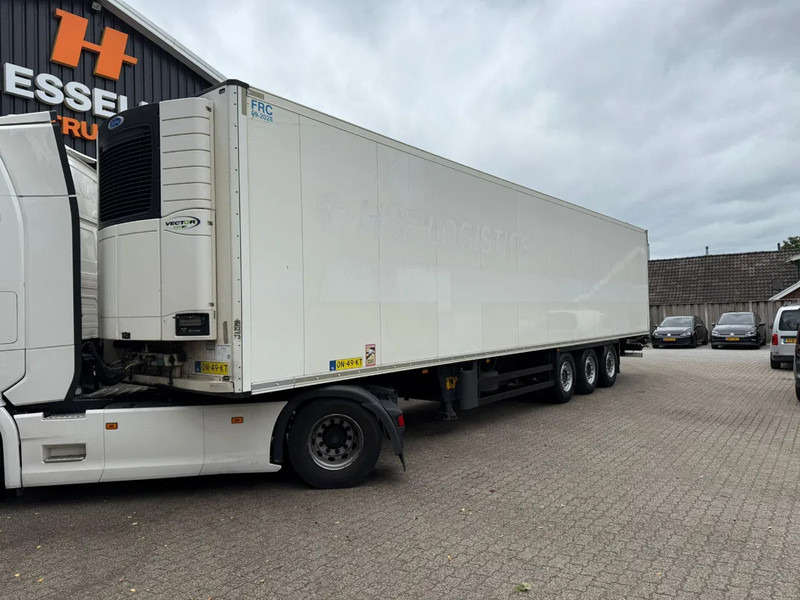 Schmitz Cargobull SKO 24 5x Meatrails Rohrbahnen Fleisch Carrier Vector 1950MT let op!! vol vleeshaken en 2 reservewielen - Semireboque isotérmico: foto 1 Schmitz Cargobull SKO 24 5x Meatrails Rohrbahnen Fleisch Carrier Vector 1950MT let op!! vol vleeshaken en 2 reservewielen - Semireboque isotérmico: foto 1