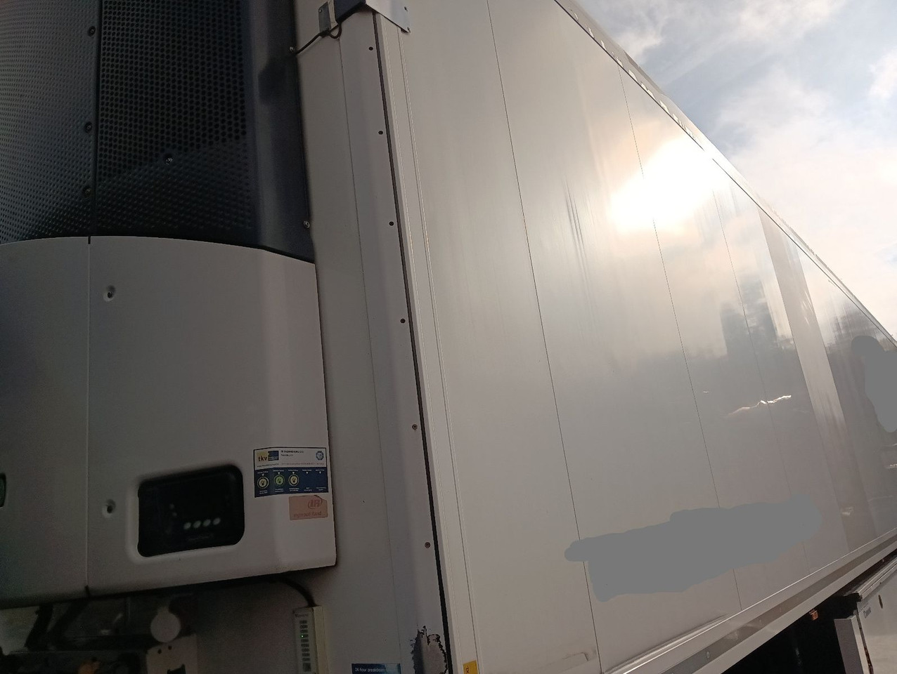 Krone SDR27eL4 ThermoKing SLX300 5777h Blumenbr Doppel - Semireboque furgão: foto 2 Krone SDR27eL4 ThermoKing SLX300 5777h Blumenbr Doppel - Semireboque furgão: foto 2