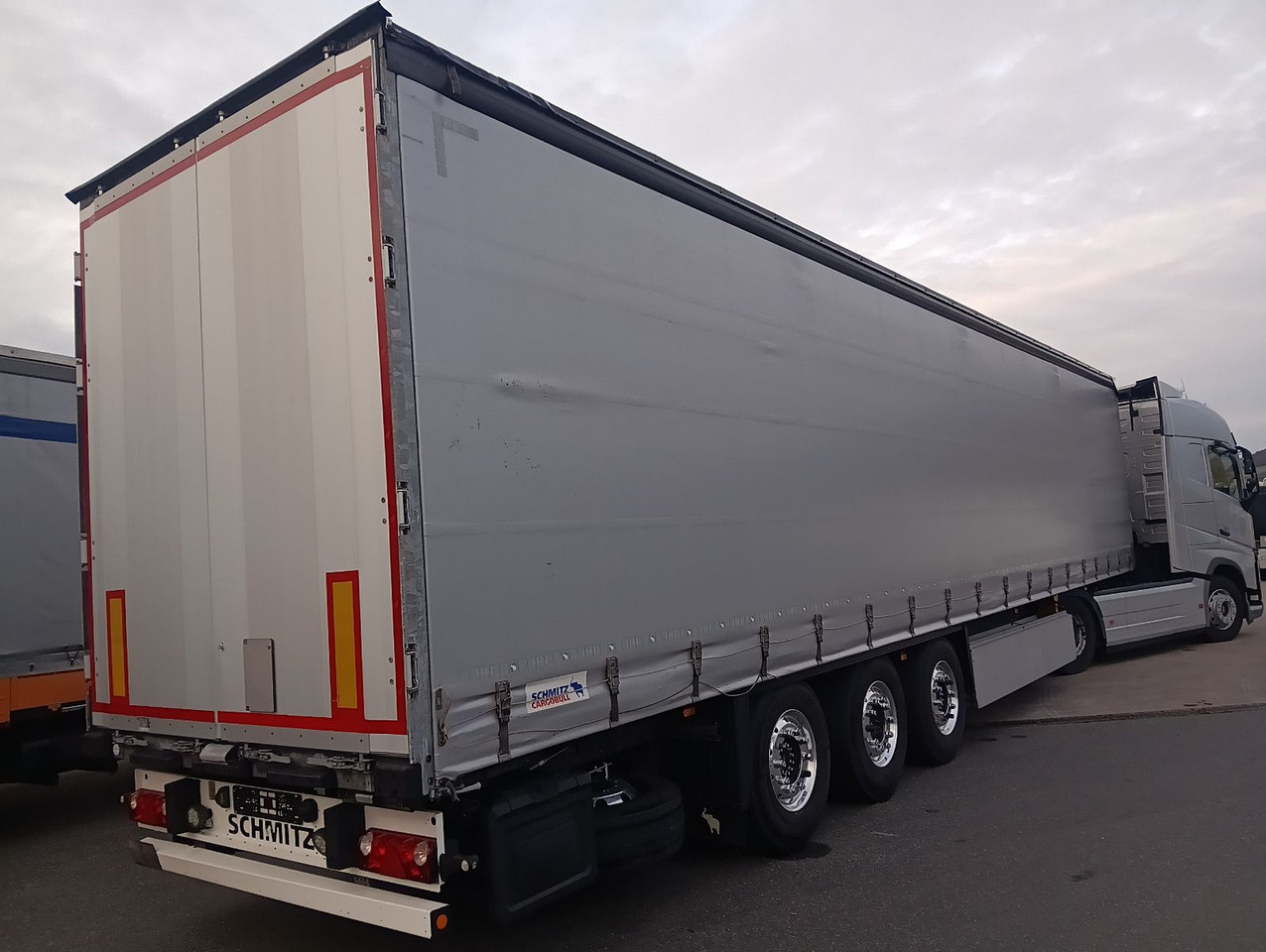 Schmitz Cargobull SCS24-13.62 ALCOA Pal-Kiste Lift Reifen 50-95%! - Semi-reboque de lona: foto 3 Schmitz Cargobull SCS24-13.62 ALCOA Pal-Kiste Lift Reifen 50-95%! - Semi-reboque de lona: foto 3