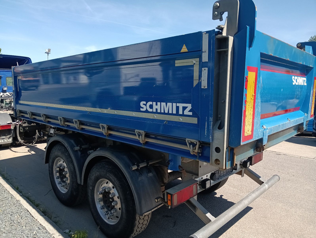 Schmitz Cargobull ZKI 18 Tandem 3-Seiten Kipper ALU ALCOA Rollplan - Reboque basculante: foto 1 Schmitz Cargobull ZKI 18 Tandem 3-Seiten Kipper ALU ALCOA Rollplan - Reboque basculante: foto 1