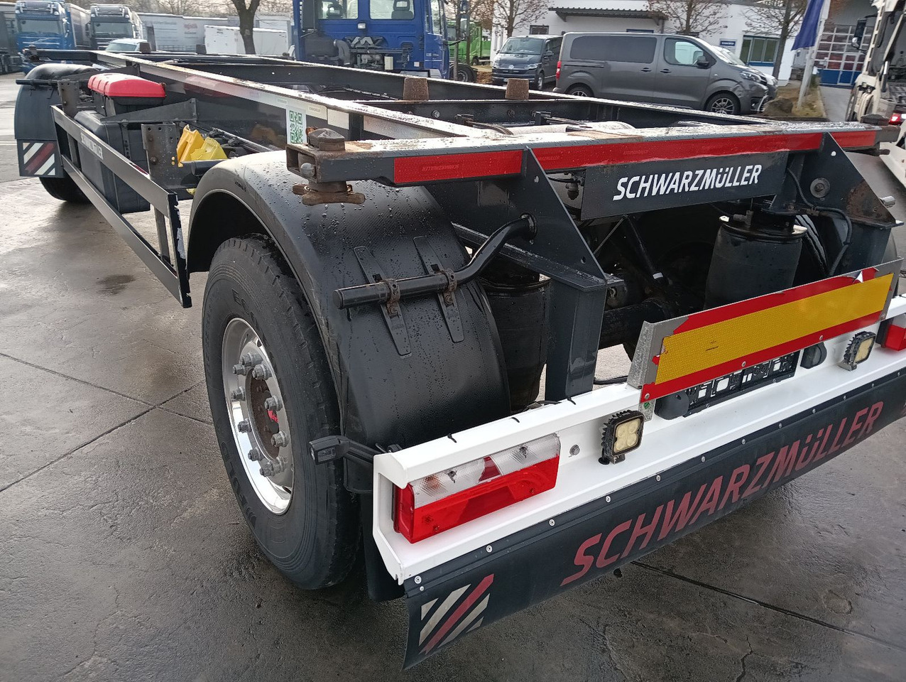 Schwarzmüller 2-A BDF 1,22/1,32 ALCOA Alufelgen ADR 120tkm TÜV Schwarzmüller 2-A BDF 1,22/1,32 ALCOA Alufelgen ADR 120tkm TÜV - Reboque transportador de contêineres/ Caixa móvel: foto 1 Schwarzmüller 2-A BDF 1,22/1,32 ALCOA Alufelgen ADR 120tkm TÜV Schwarzmüller 2-A BDF 1,22/1,32 ALCOA Alufelgen ADR 120tkm TÜV - Reboque transportador de contêineres/ Caixa móvel: foto 1