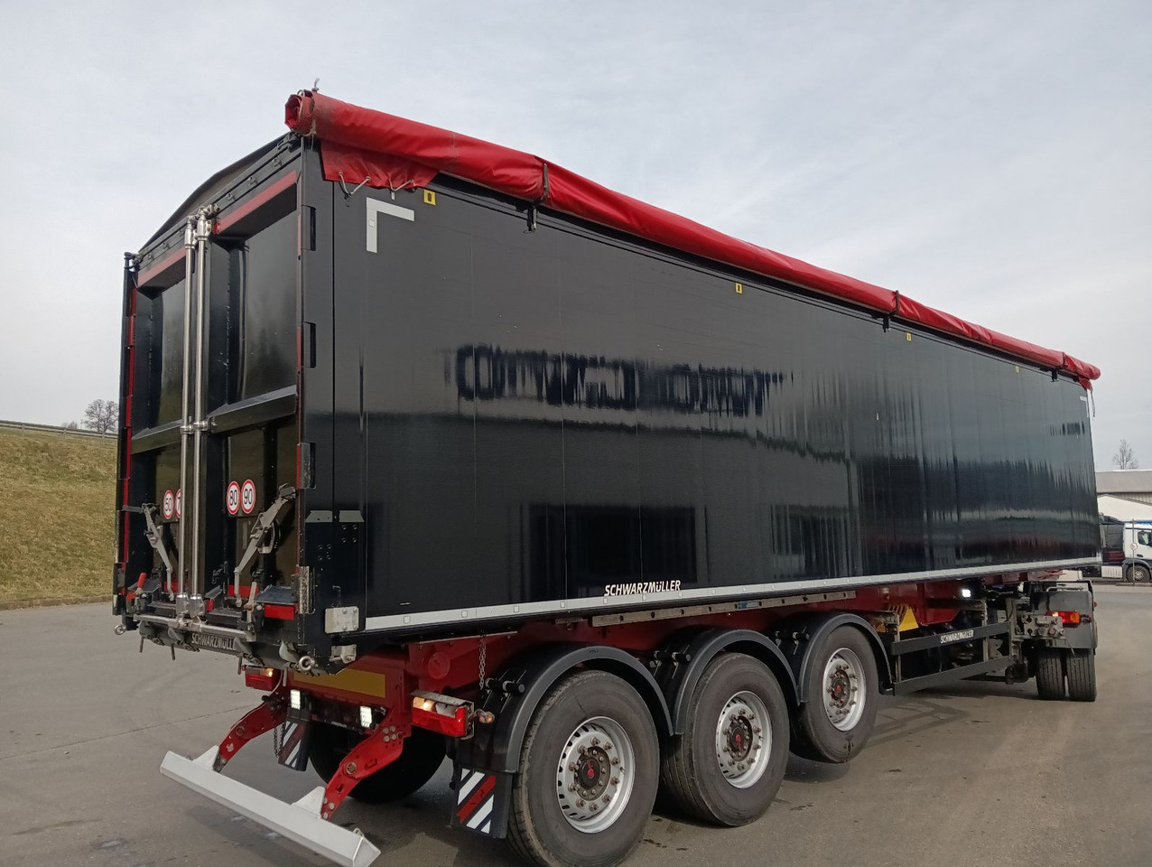 Schwarzmüller K-Serie ALU 54m3 Getreide 6250kg TopZustand - Semireboque basculante: foto 2 Schwarzmüller K-Serie ALU 54m3 Getreide 6250kg TopZustand - Semireboque basculante: foto 2