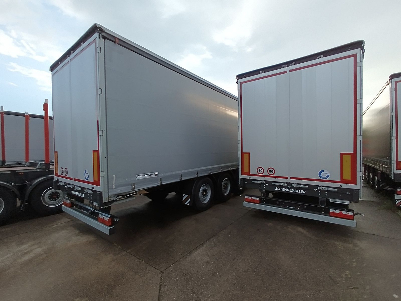 Schwarzmüller PowerLine LIFT/LENKACHSE HUBDACH 5880kg NEU Schwarzmüller PowerLine LIFT/LENKACHSE HUBDACH 5880kg NEU - Semi-reboque de lona: foto 5 Schwarzmüller PowerLine LIFT/LENKACHSE HUBDACH 5880kg NEU Schwarzmüller PowerLine LIFT/LENKACHSE HUBDACH 5880kg NEU - Semi-reboque de lona: foto 5