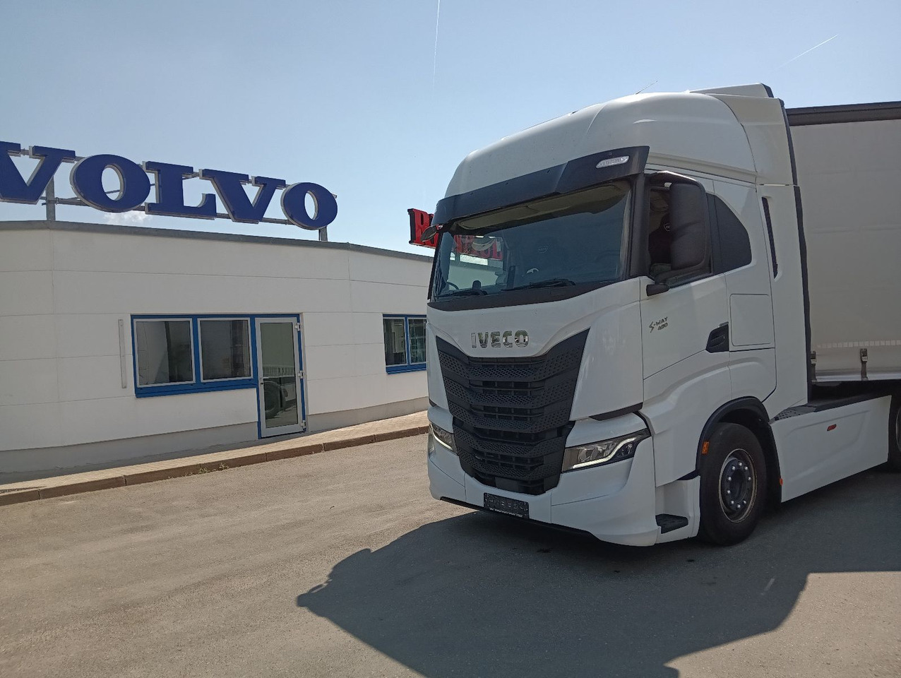 Locação de  Iveco S-WAY AS440 P490 INTARDERSpoilerStandklima 2xTan Iveco S-WAY AS440 P490 INTARDERSpoilerStandklima 2xTan: foto 24