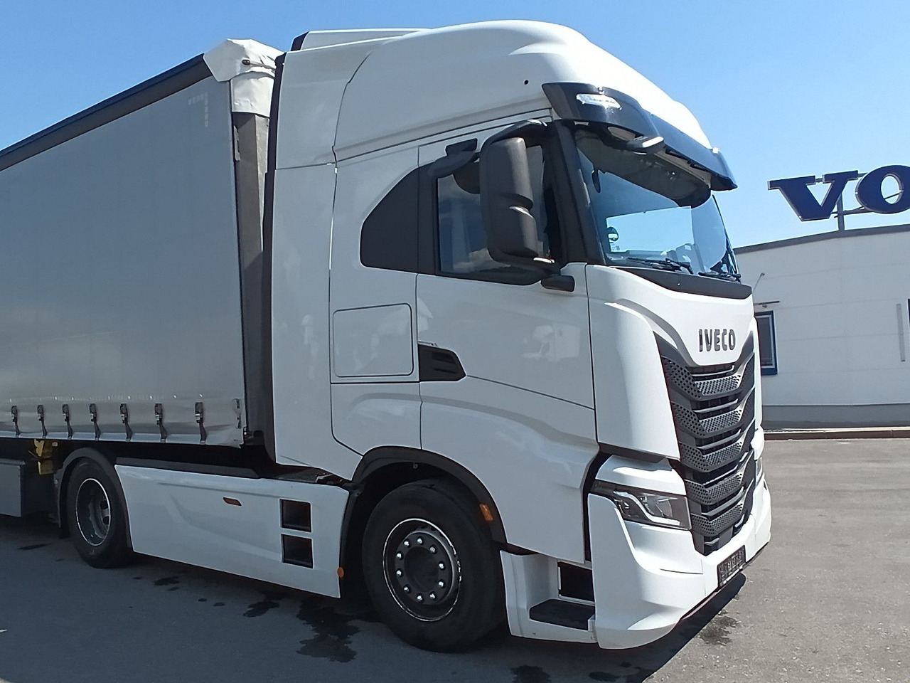 Iveco S-WAY AS440 P490 INTARDERSpoilerStandklima 2xTan - Tractor: foto 4 Iveco S-WAY AS440 P490 INTARDERSpoilerStandklima 2xTan - Tractor: foto 4
