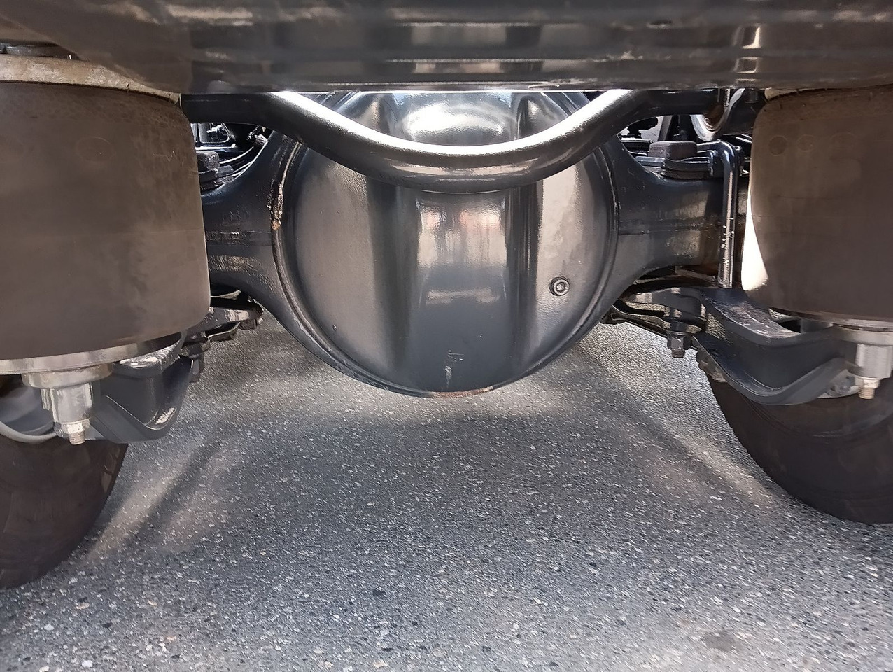 Locação de  Iveco S-WAY AS440 P490 INTARDERSpoilerStandklima 2xTan Iveco S-WAY AS440 P490 INTARDERSpoilerStandklima 2xTan: foto 29