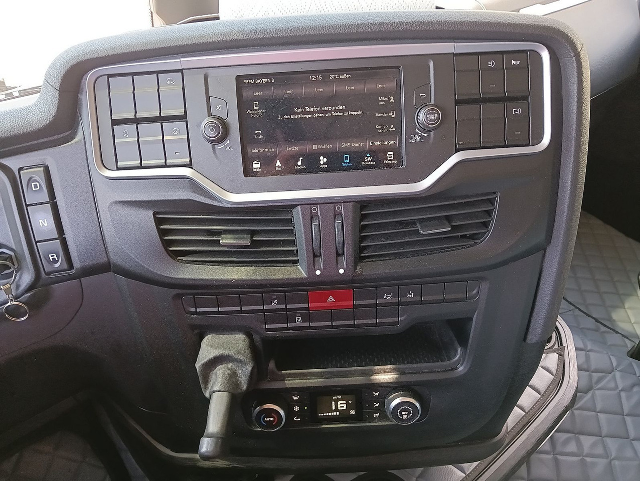 Locação de  Iveco S-WAY AS440 P490 INTARDERSpoilerStandklima 2xTan Iveco S-WAY AS440 P490 INTARDERSpoilerStandklima 2xTan: foto 11