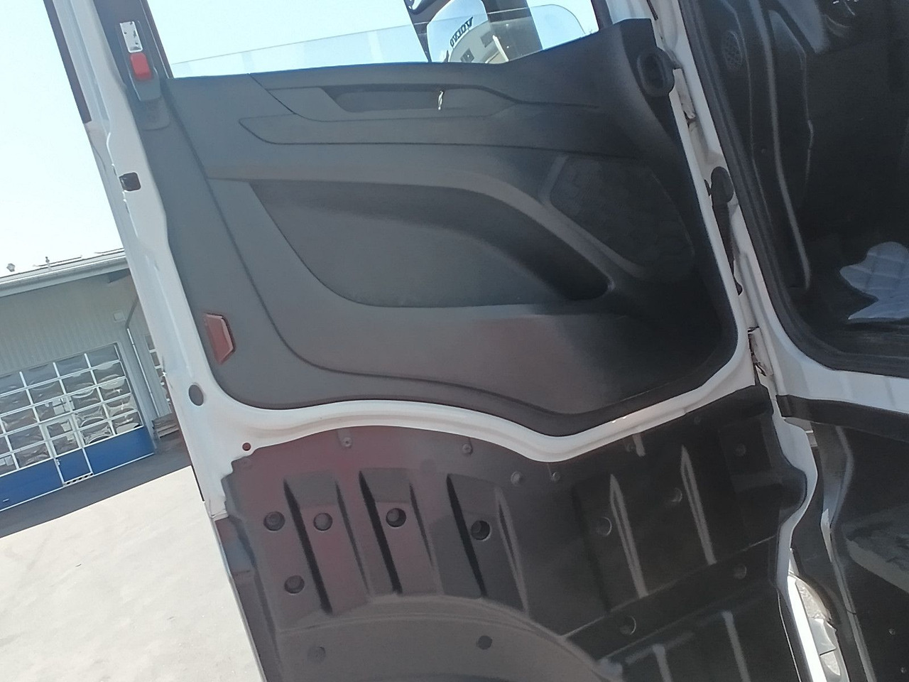 Locação de  Iveco S-WAY AS440 P490 INTARDERSpoilerStandklima 2xTan Iveco S-WAY AS440 P490 INTARDERSpoilerStandklima 2xTan: foto 22