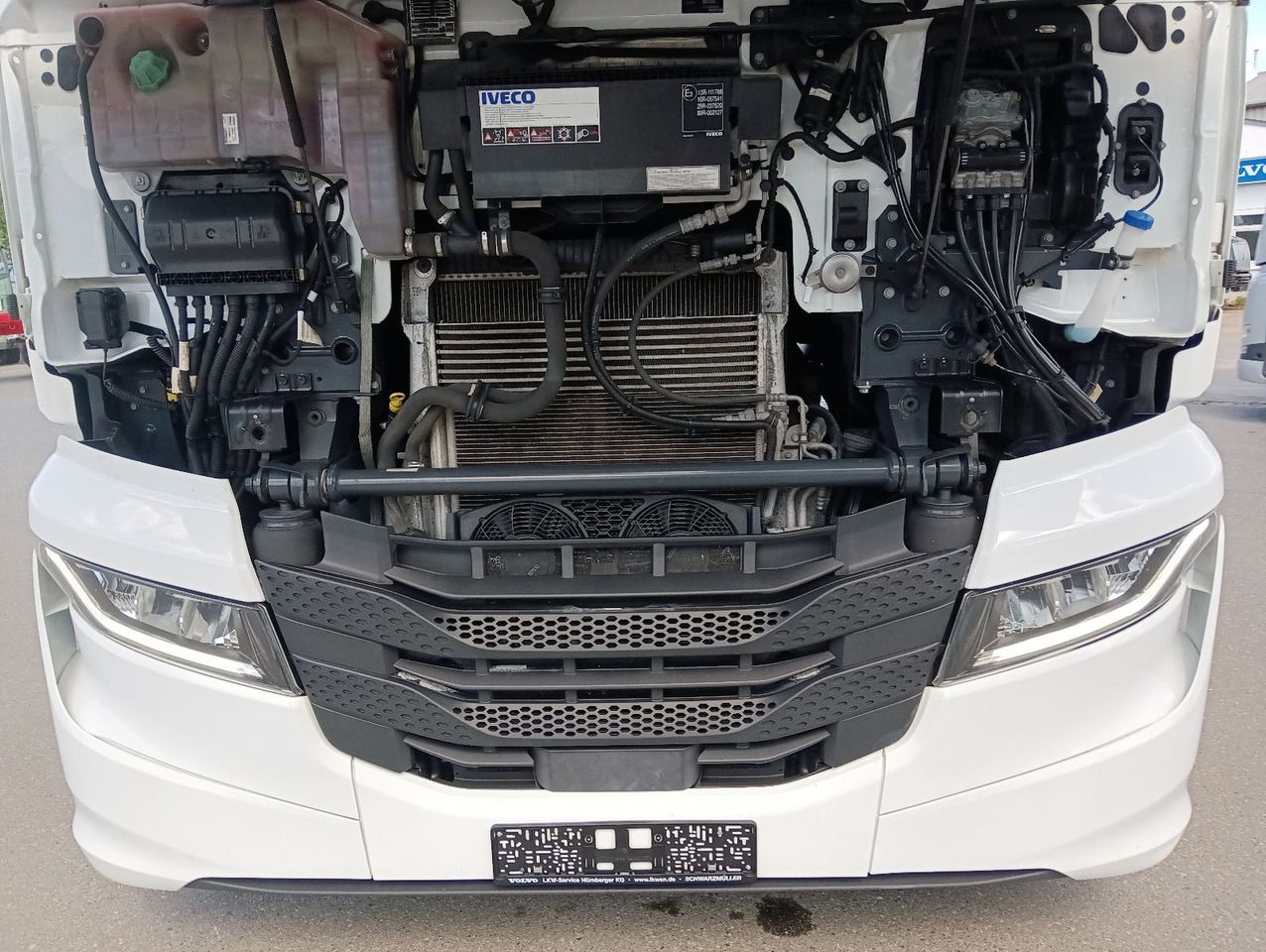 Locação de  Iveco S-WAY AS440 P490 INTARDERSpoilerStandklima 2xTan Iveco S-WAY AS440 P490 INTARDERSpoilerStandklima 2xTan: foto 26