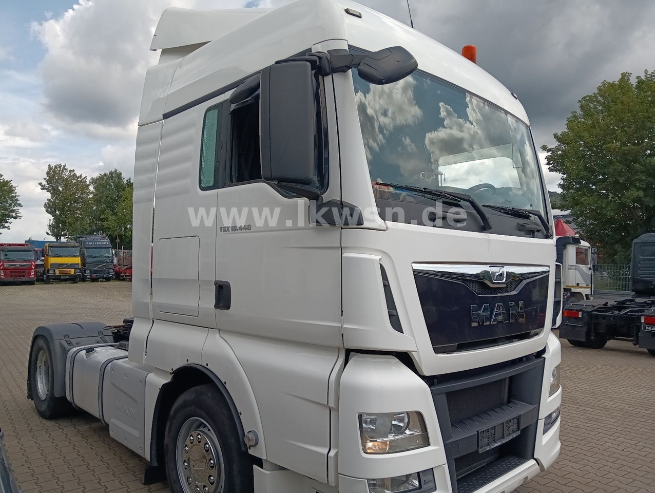 MAN TGX 18:440 FLT XLX 2xTank Klima Spoiler Kühlbox MAN TGX 18:440 FLT XLX 2xTank Klima Spoiler Kühlbox - Tractor: foto 5 MAN TGX 18:440 FLT XLX 2xTank Klima Spoiler Kühlbox MAN TGX 18:440 FLT XLX 2xTank Klima Spoiler Kühlbox - Tractor: foto 5