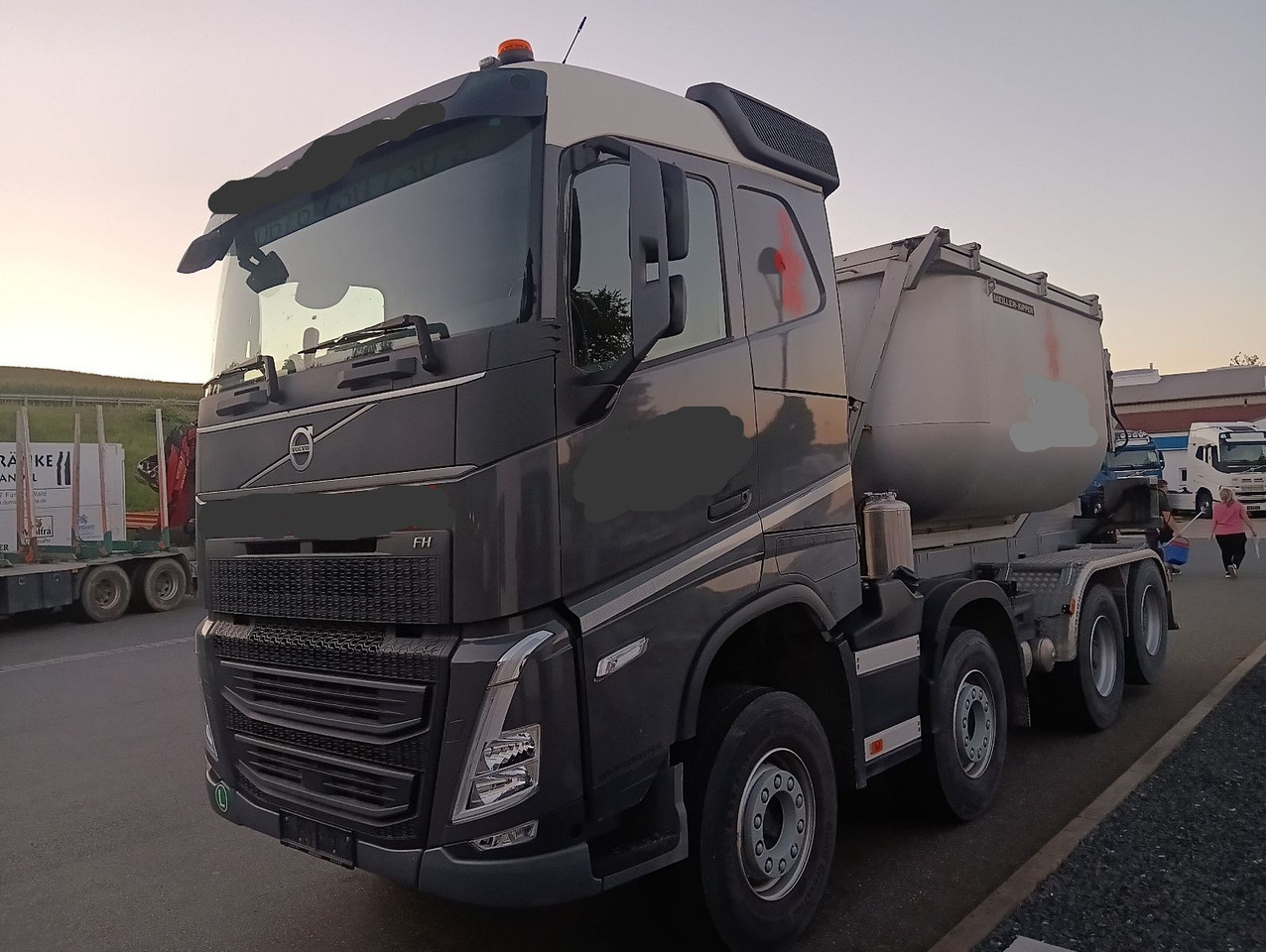 Volvo FH500 8x4R RETARDER LIFT MEILLER-Asphalt FunkAHK - Caminhão basculante: foto 1 Volvo FH500 8x4R RETARDER LIFT MEILLER-Asphalt FunkAHK - Caminhão basculante: foto 1