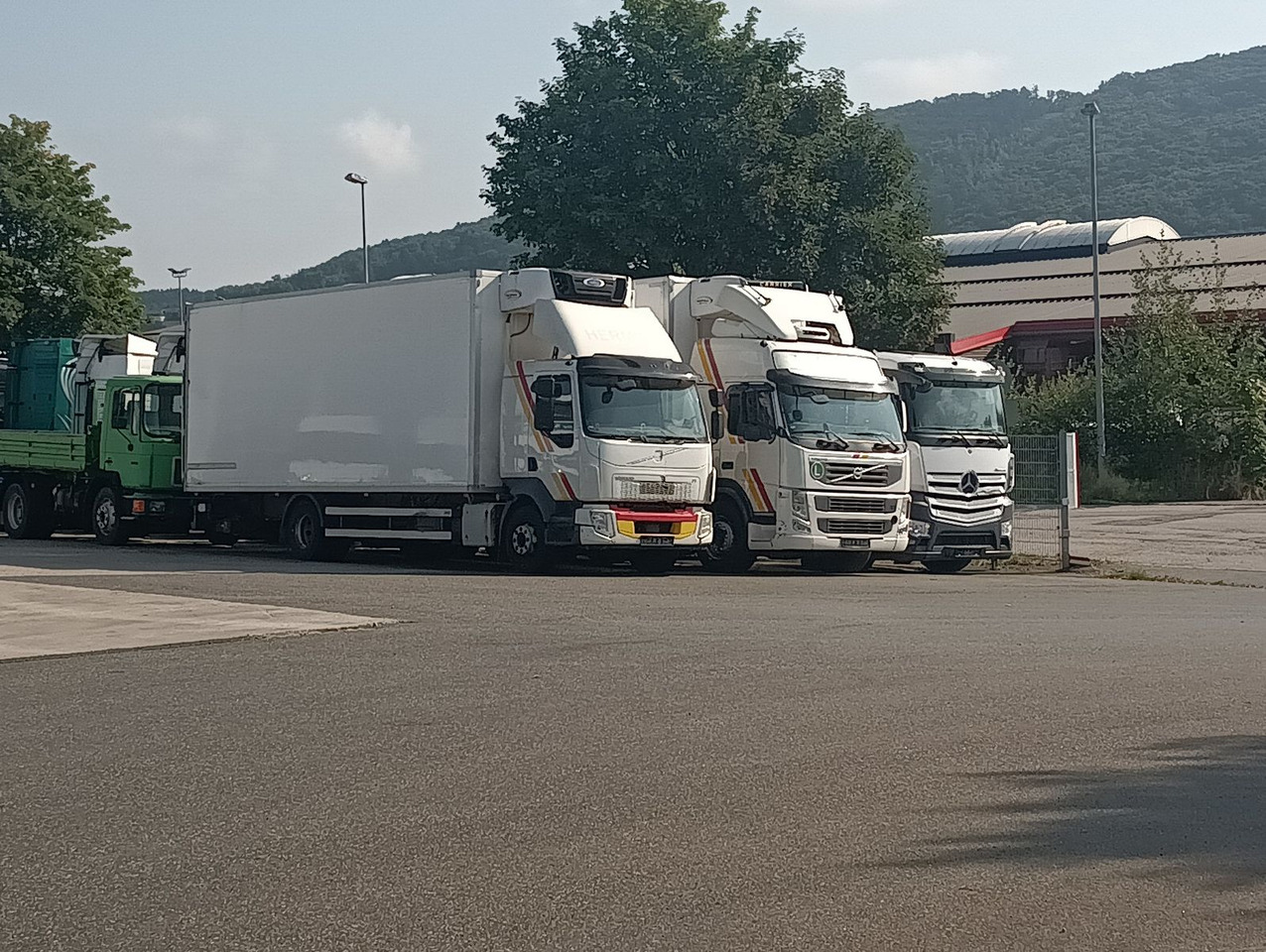 Volvo FM13-460 EEV 6x2R CarrierSupra550 7,3m LBW1.5t - Caminhão frigorífico: foto 4 Volvo FM13-460 EEV 6x2R CarrierSupra550 7,3m LBW1.5t - Caminhão frigorífico: foto 4