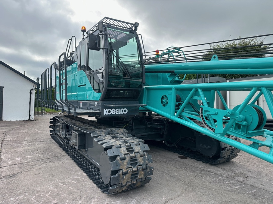 KOBELCO CKE900G-2 - 100 Ton Crawler Crane - Excellent Condition - Guindaste sobre esteiras: foto 4 KOBELCO CKE900G-2 - 100 Ton Crawler Crane - Excellent Condition - Guindaste sobre esteiras: foto 4