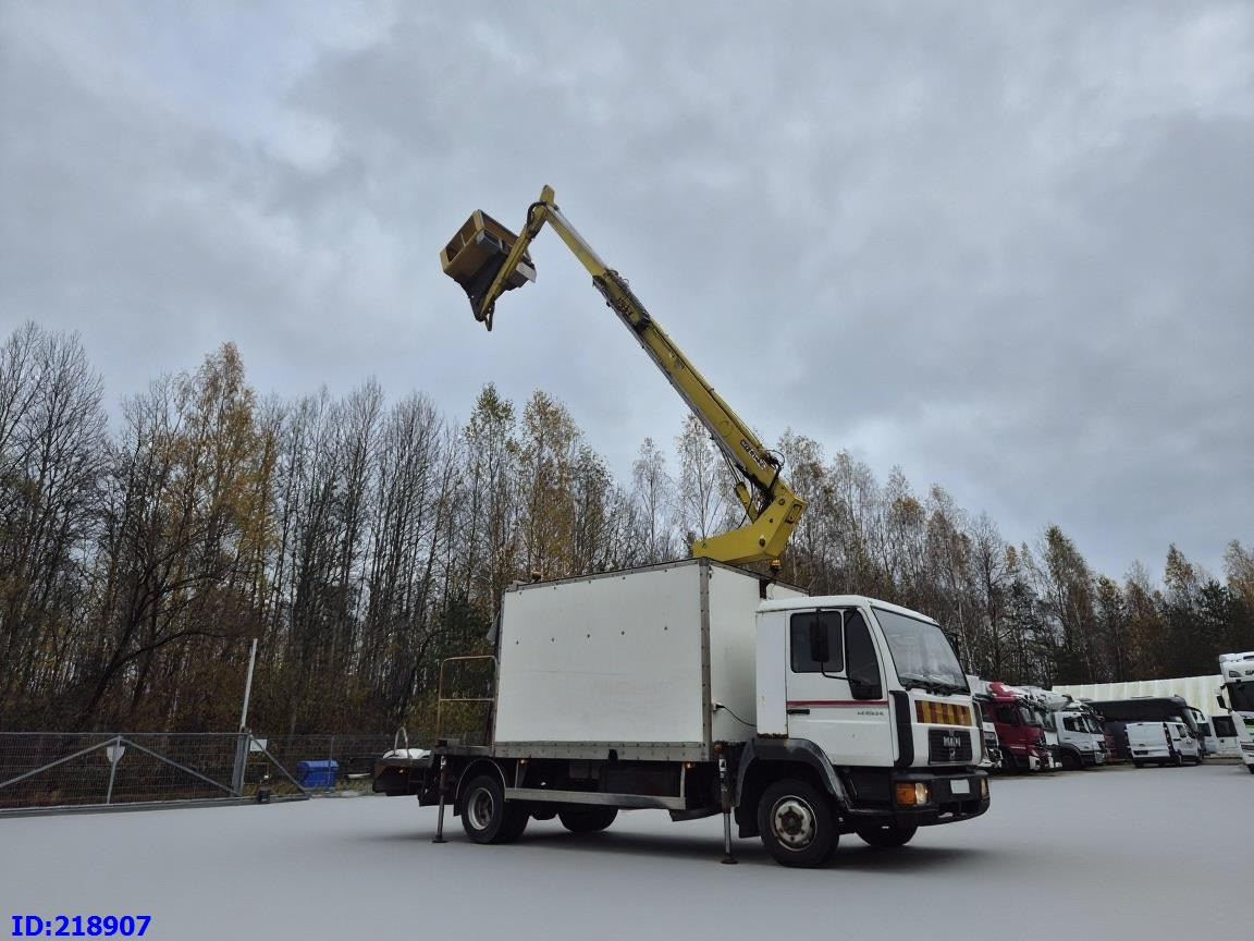 MAN LE 220C + Sky King 179TV - Caminhão com plataforma aérea, Veículo municipal/ Especial: foto 1 MAN LE 220C + Sky King 179TV - Caminhão com plataforma aérea, Veículo municipal/ Especial: foto 1