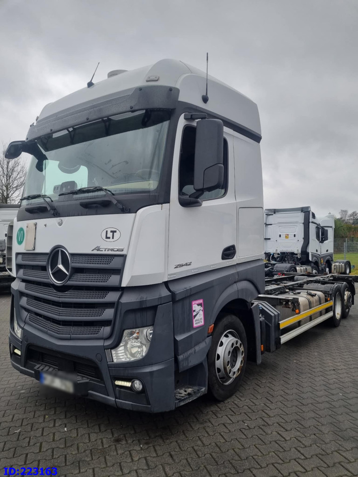 MERCEDES-BENZ Actros 2542 BDF 6x2 Euro6 - Caminhão chassi: foto 2 MERCEDES-BENZ Actros 2542 BDF 6x2 Euro6 - Caminhão chassi: foto 2