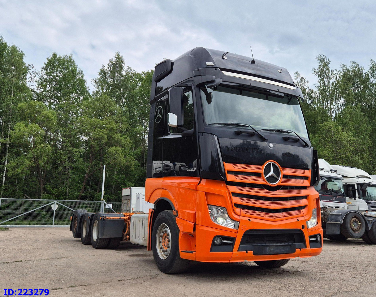 MERCEDES-BENZ Actros 3563 8×4 ( Steering axle) - Caminhão chassi: foto 4 MERCEDES-BENZ Actros 3563 8×4 ( Steering axle) - Caminhão chassi: foto 4