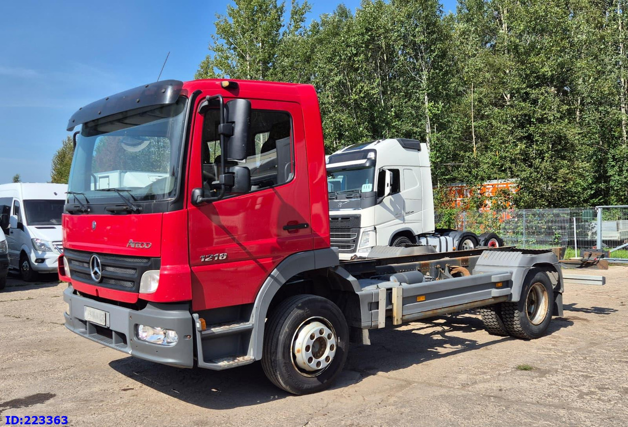 MERCEDES-BENZ Atego 1218 - Full steel - Manual (3 seats) - Caminhão chassi: foto 1 MERCEDES-BENZ Atego 1218 - Full steel - Manual (3 seats) - Caminhão chassi: foto 1