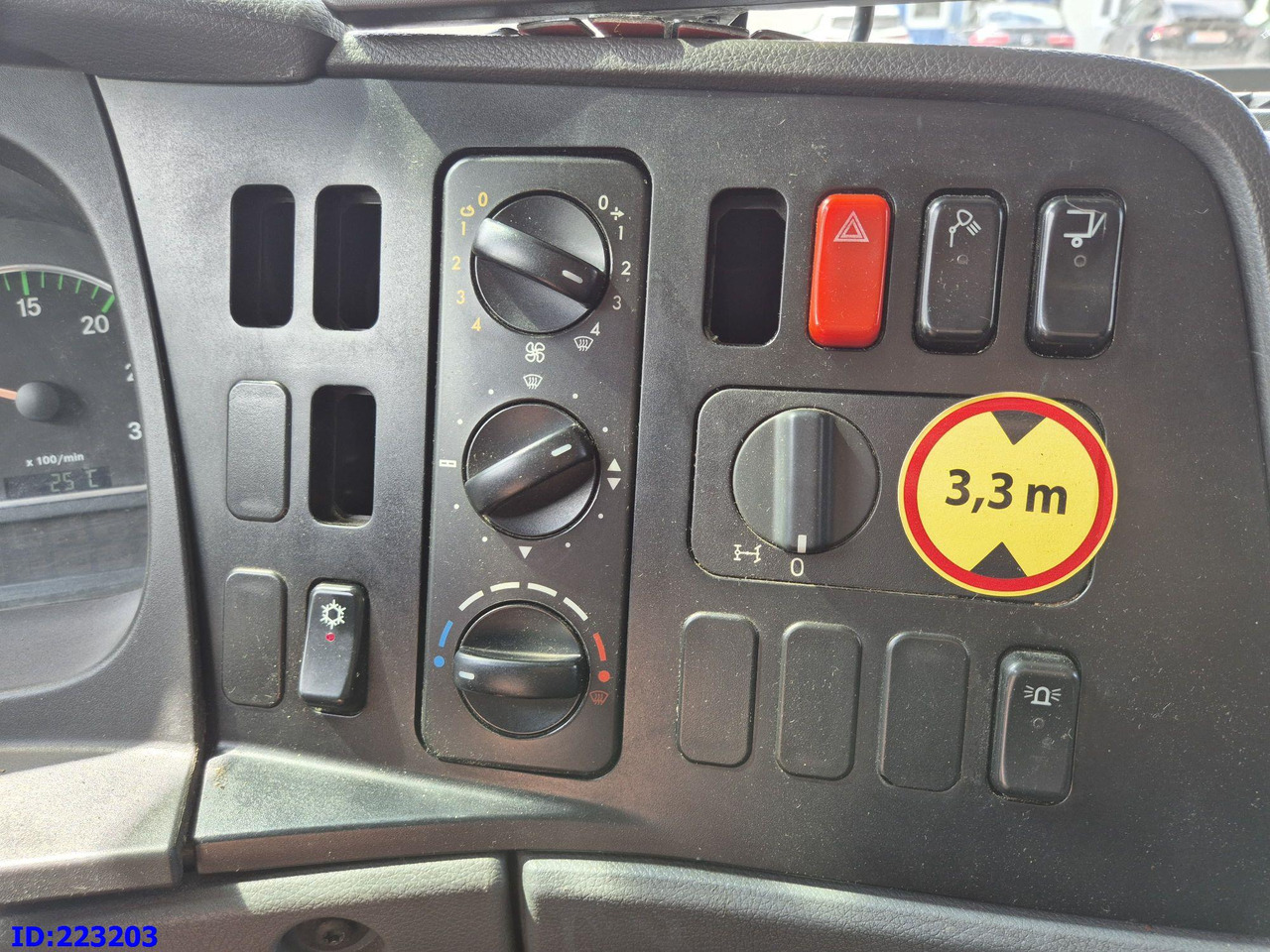 Caminhão furgão MERCEDES-BENZ Atego 818 4x2 Euro5 Manual: foto 17