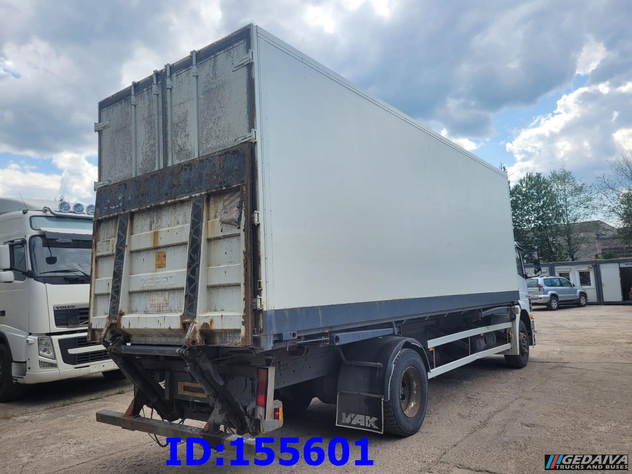 MERCEDES-BENZ Axor 1828 Manual - Caminhão isotérmico: foto 5 MERCEDES-BENZ Axor 1828 Manual - Caminhão isotérmico: foto 5