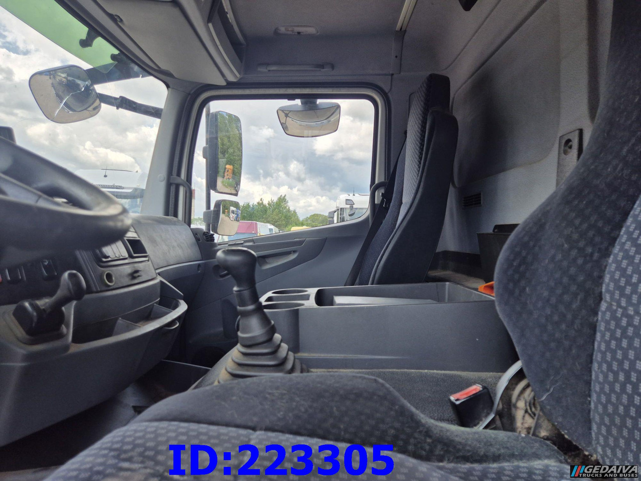 Caminhão frigorífico MERCEDES-BENZ Axor 1829 Euro5 Manual + Tail lift: foto 15