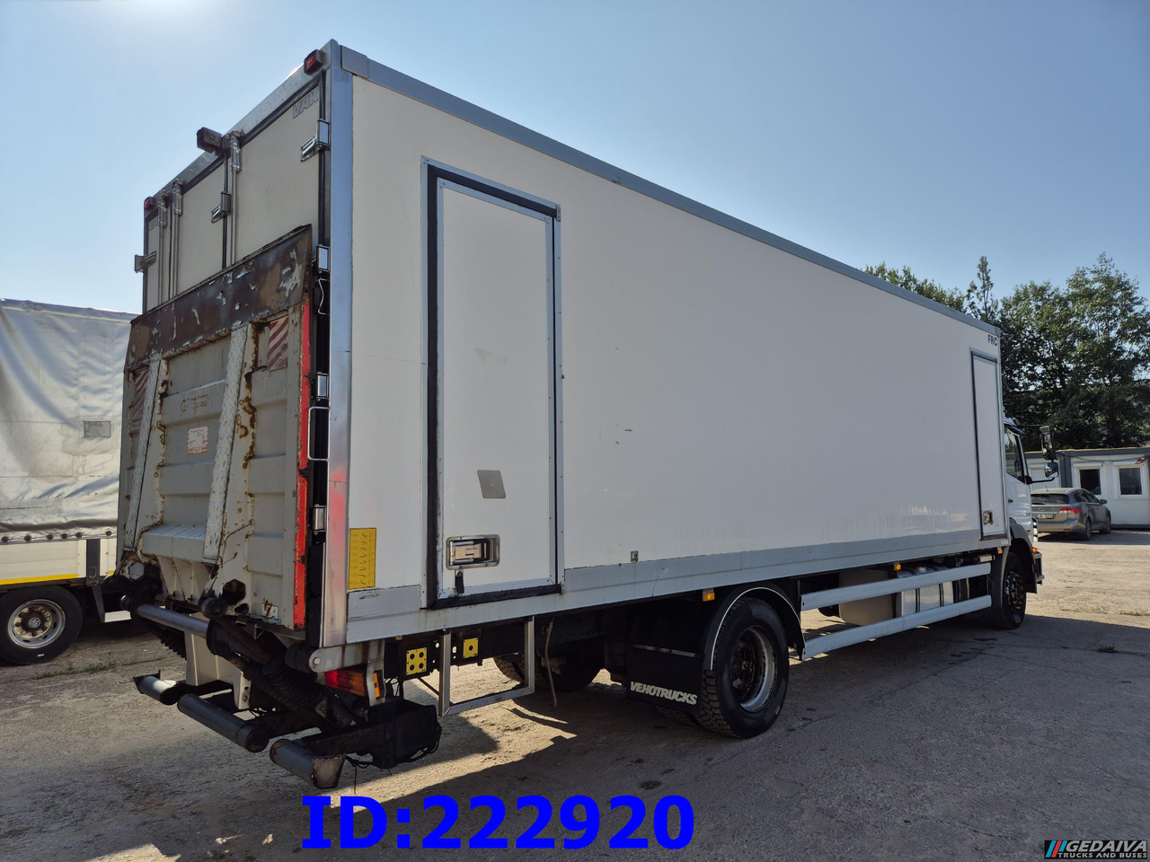 MERCEDES-BENZ Axor 1829 Manual + Tail lift - Caminhão frigorífico: foto 5 MERCEDES-BENZ Axor 1829 Manual + Tail lift - Caminhão frigorífico: foto 5
