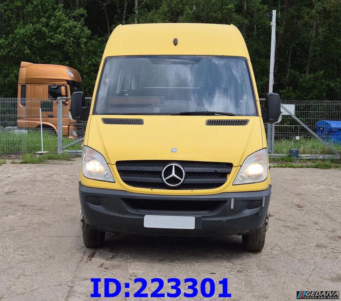 MERCEDES-BENZ Sprinter 515 TRANSFER 23 PLACES - Autocarro: foto 2 MERCEDES-BENZ Sprinter 515 TRANSFER 23 PLACES - Autocarro: foto 2