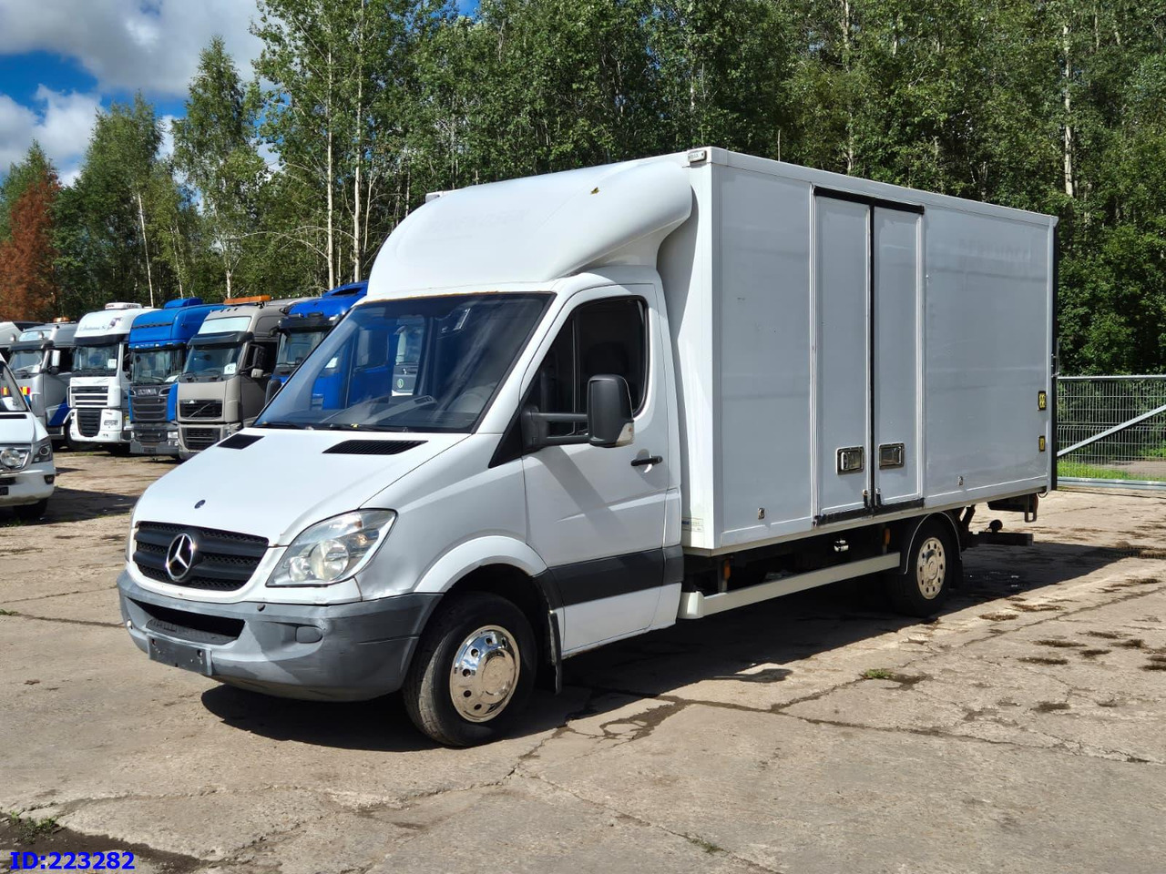 MERCEDES-BENZ Sprinter 516 SUPER - Carrinha de contentor: foto 1 MERCEDES-BENZ Sprinter 516 SUPER - Carrinha de contentor: foto 1