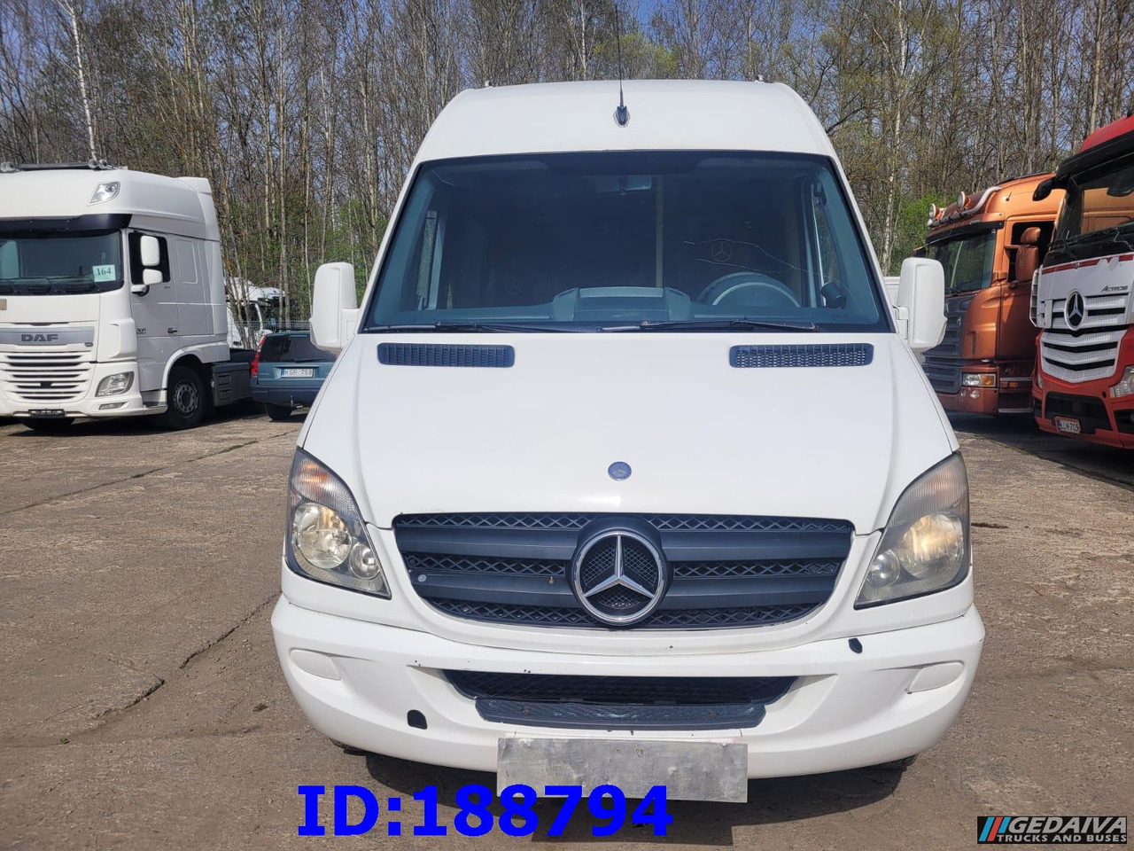 MERCEDES-BENZ Sprinter 518 - Kasten VIP - 20 Seater - Autocarro: foto 2 MERCEDES-BENZ Sprinter 518 - Kasten VIP - 20 Seater - Autocarro: foto 2