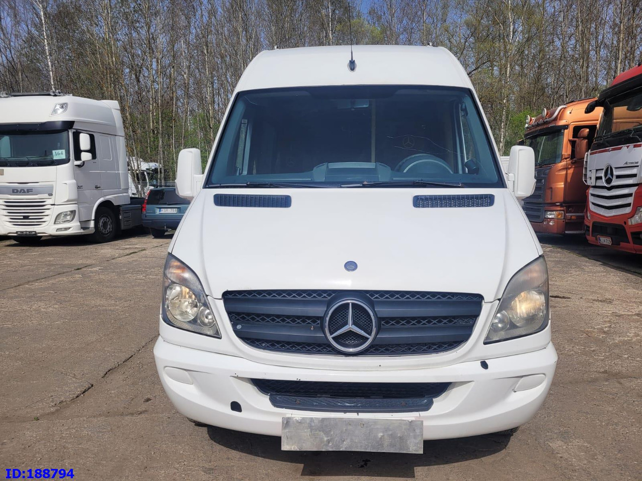 MERCEDES-BENZ Sprinter 518 - Kasten VIP - 20 Seater - Autocarro: foto 2 MERCEDES-BENZ Sprinter 518 - Kasten VIP - 20 Seater - Autocarro: foto 2