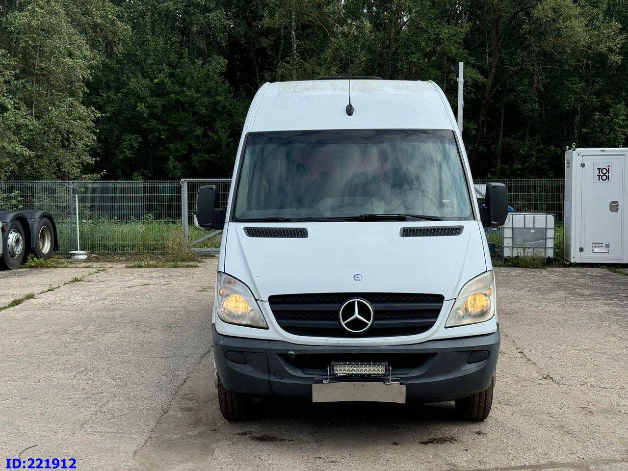 MERCEDES-BENZ Sprinter 518 VIP 17-Place - Autocarro: foto 2 MERCEDES-BENZ Sprinter 518 VIP 17-Place - Autocarro: foto 2