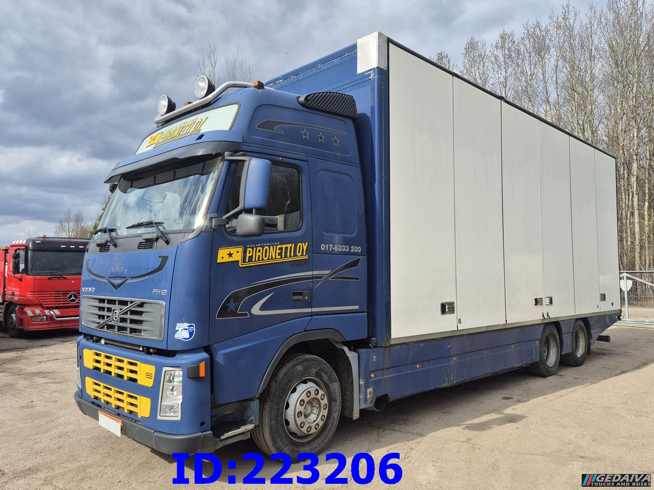 VOLVO FH12 420HP 6x2 - Caminhão isotérmico: foto 1 VOLVO FH12 420HP 6x2 - Caminhão isotérmico: foto 1