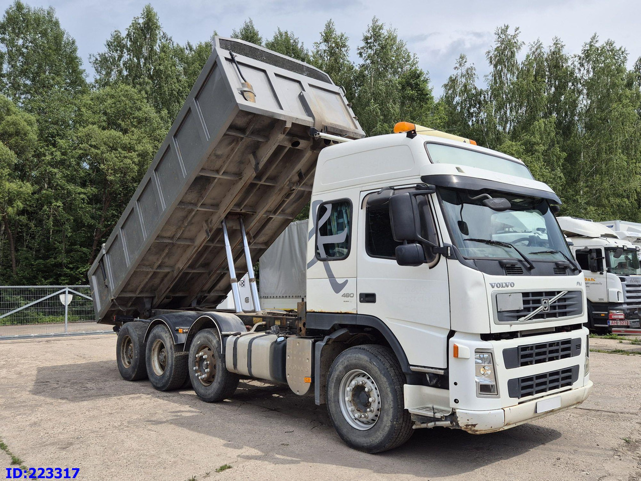 VOLVO FM13 480HP 8x4 (Big axle) - Caminhão basculante: foto 4 VOLVO FM13 480HP 8x4 (Big axle) - Caminhão basculante: foto 4