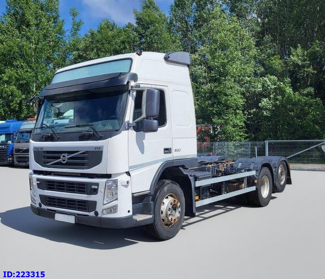 VOLVO FM13 500HP 6x2 Euro5 - Caminhão chassi: foto 1 VOLVO FM13 500HP 6x2 Euro5 - Caminhão chassi: foto 1