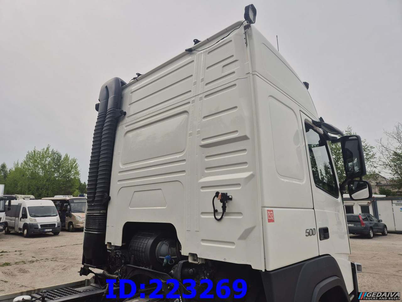 VOLVO FM13 500HP 8x2 (2 steering axels) - Caminhão chassi: foto 5 VOLVO FM13 500HP 8x2 (2 steering axels) - Caminhão chassi: foto 5