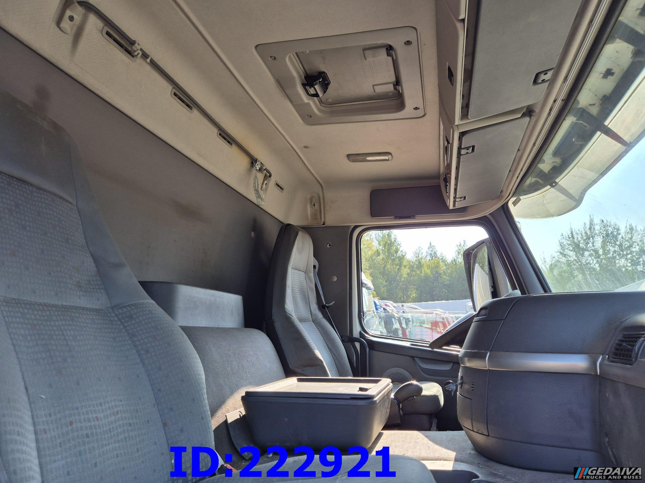 Caminhão furgão VOLVO FM9 260HP: foto 16