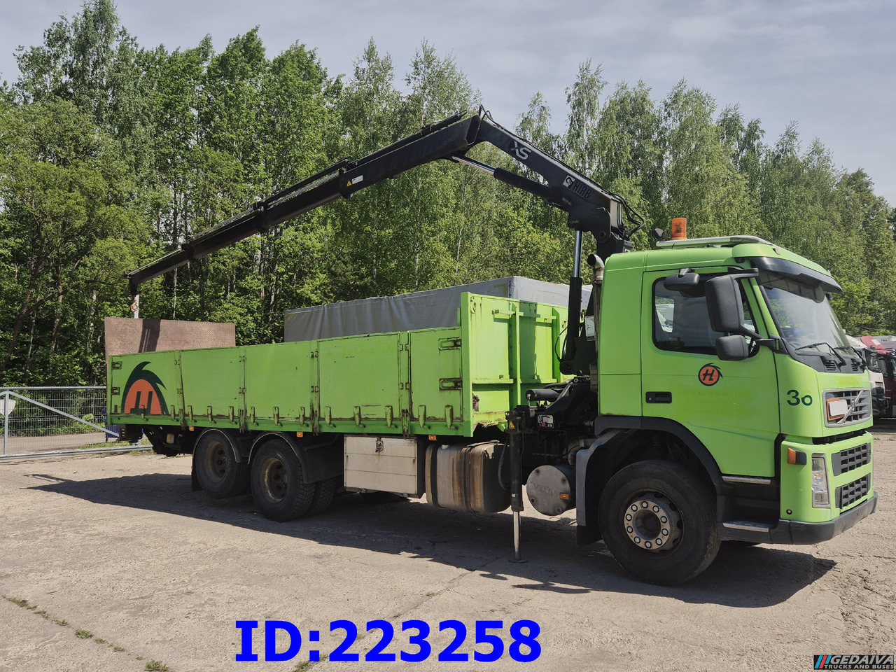 VOLVO FM9 300HP 6x2 + HIAB 144B -3 CL - Camião de caixa aberta/ Plataforma: foto 4 VOLVO FM9 300HP 6x2 + HIAB 144B -3 CL - Camião de caixa aberta/ Plataforma: foto 4
