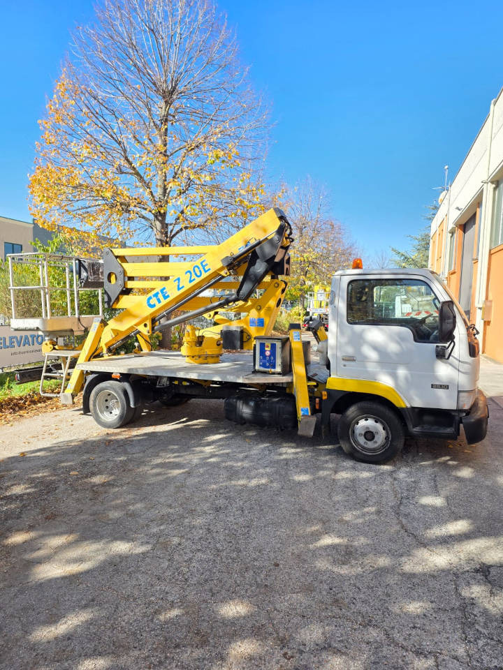 CTE ZED 20 - Caminhão com plataforma aérea: foto 1 CTE ZED 20 - Caminhão com plataforma aérea: foto 1