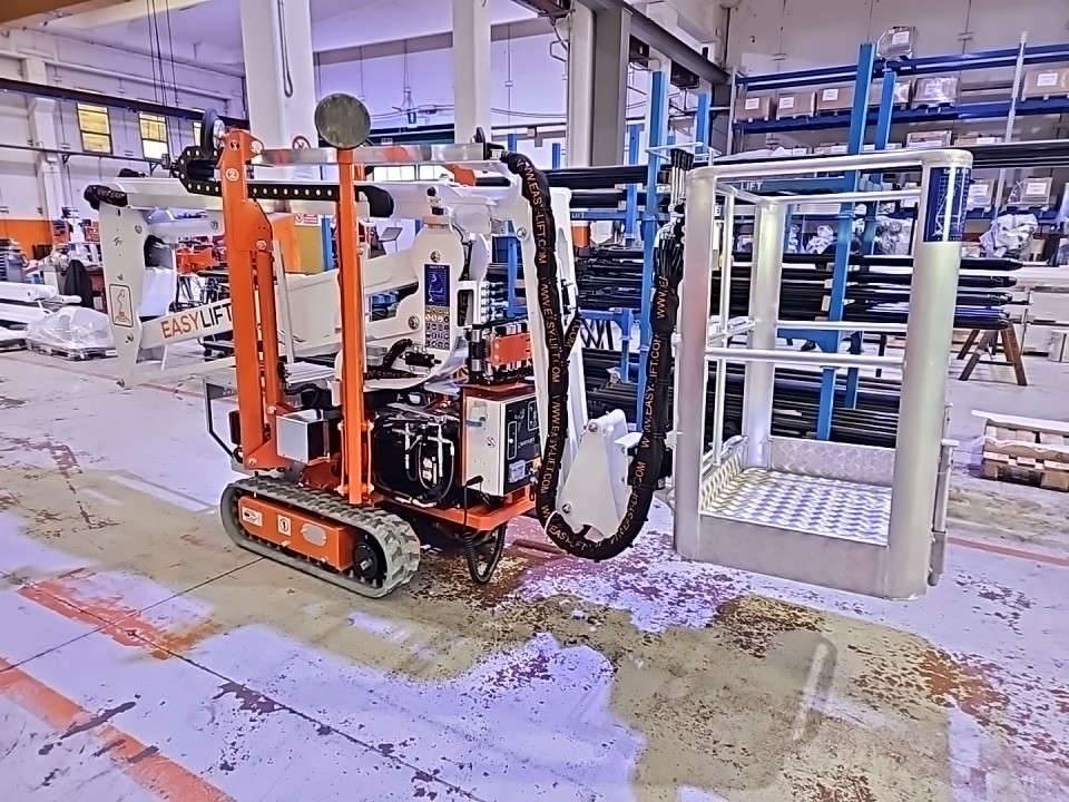 EasyLift R130 - Plataforma articulada: foto 1 EasyLift R130 - Plataforma articulada: foto 1