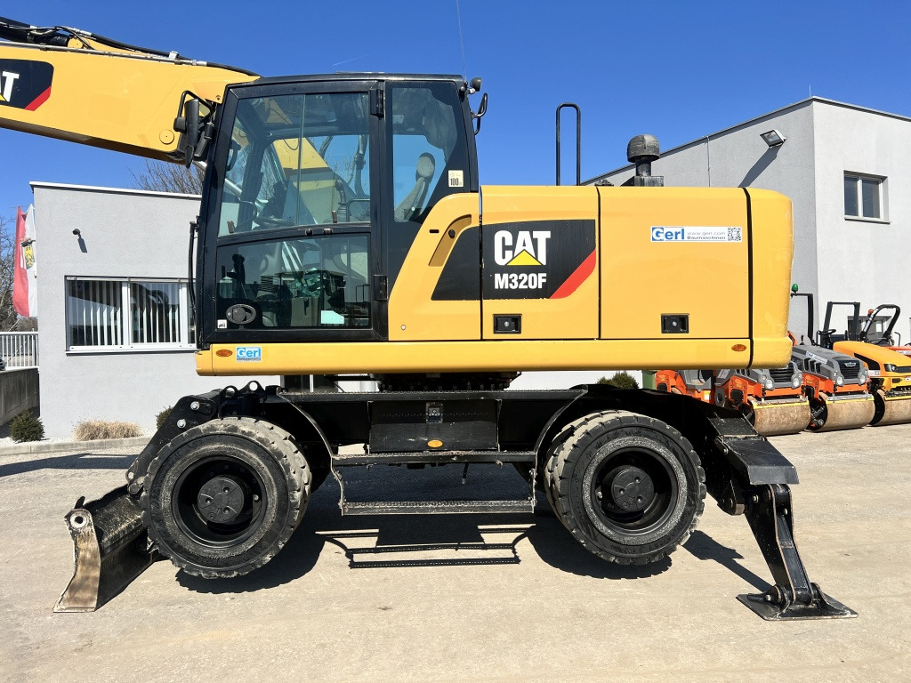 Caterpillar M 320 F (111527) - Escavadeira de rodas: foto 2 Caterpillar M 320 F (111527) - Escavadeira de rodas: foto 2