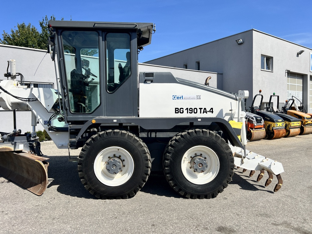 HBM Bomag BG 190TA-4 (111673) - Motoniveladora: foto 2 HBM Bomag BG 190TA-4 (111673) - Motoniveladora: foto 2
