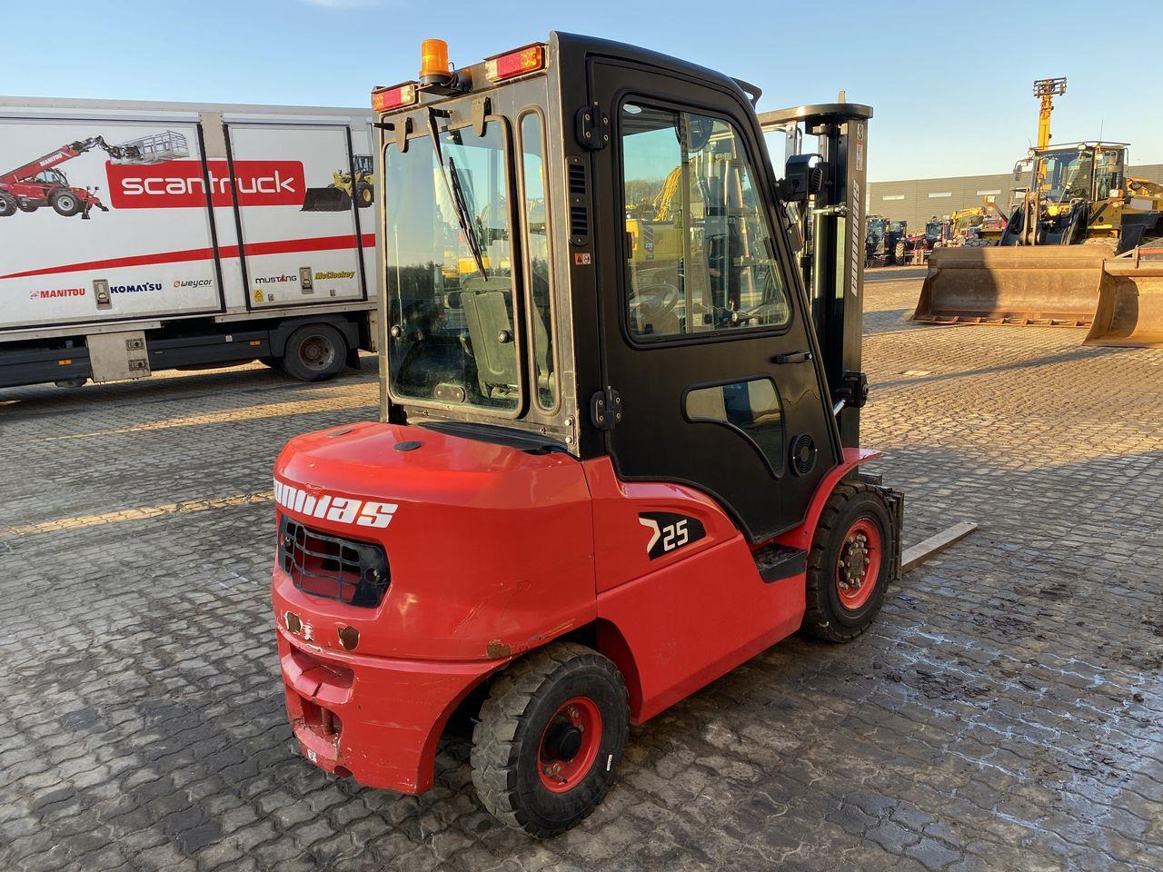 Conmas 2500kg - Empilhadeira a diesel: foto 4 Conmas 2500kg - Empilhadeira a diesel: foto 4