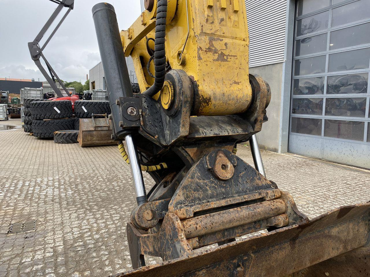 Escavadora de rastos Komatsu HB365LC-3: foto 9