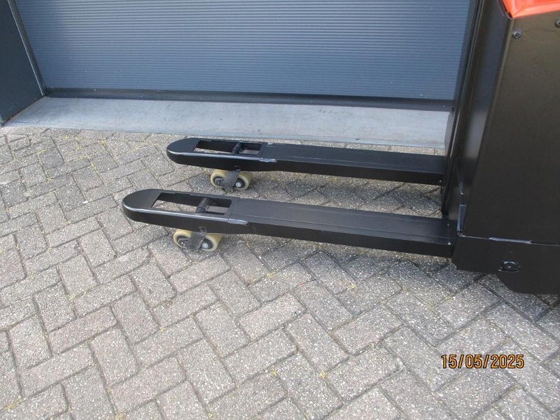 Stacker BT SWE 080L: foto 6 Stacker BT SWE 080L: foto 6