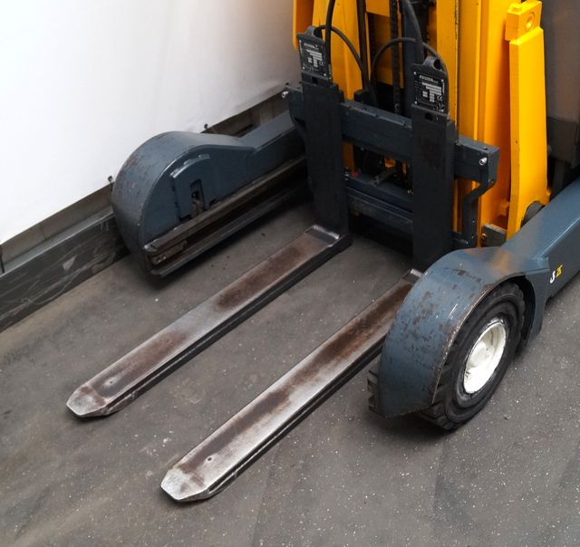 Jungheinrich ETV Cac16 - Empilhador retráctil: foto 3 Jungheinrich ETV Cac16 - Empilhador retráctil: foto 3