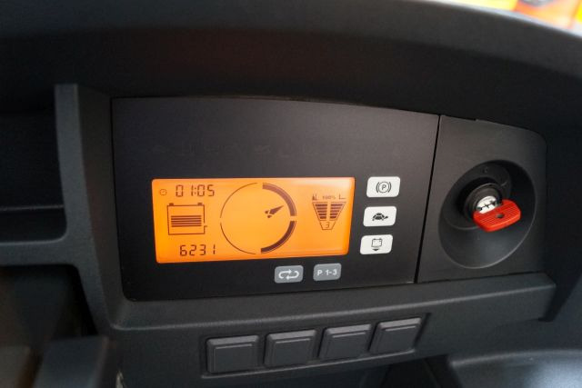 Jungheinrich ETV214 - Empilhador retráctil: foto 4 Jungheinrich ETV214 - Empilhador retráctil: foto 4