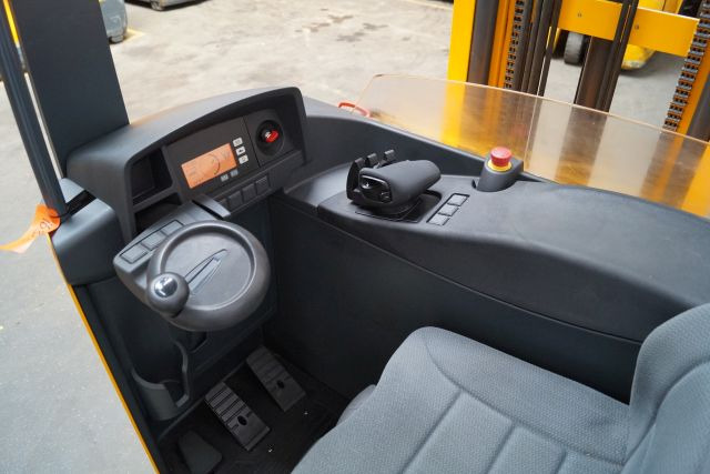 Jungheinrich ETV214 - Empilhador retráctil: foto 3 Jungheinrich ETV214 - Empilhador retráctil: foto 3