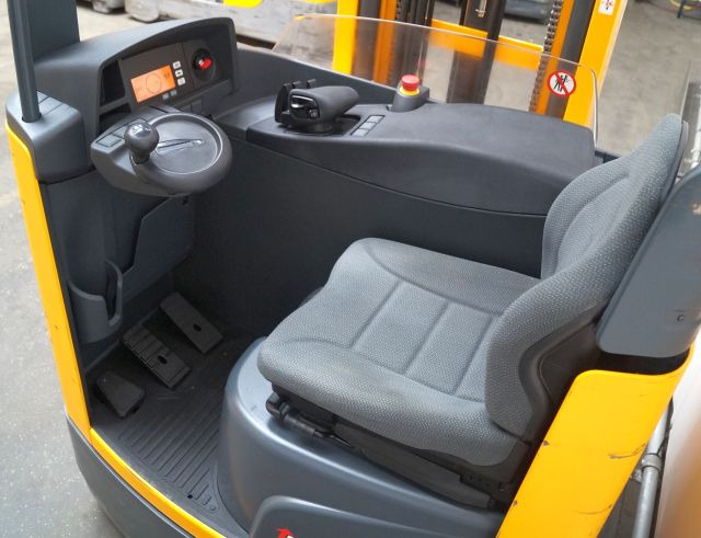 Jungheinrich ETV214 - Empilhador retráctil: foto 3 Jungheinrich ETV214 - Empilhador retráctil: foto 3